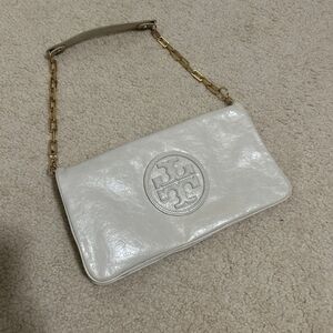 Tory Burch Pearl White Leather Logo Shoulder Bag with Gold Chain